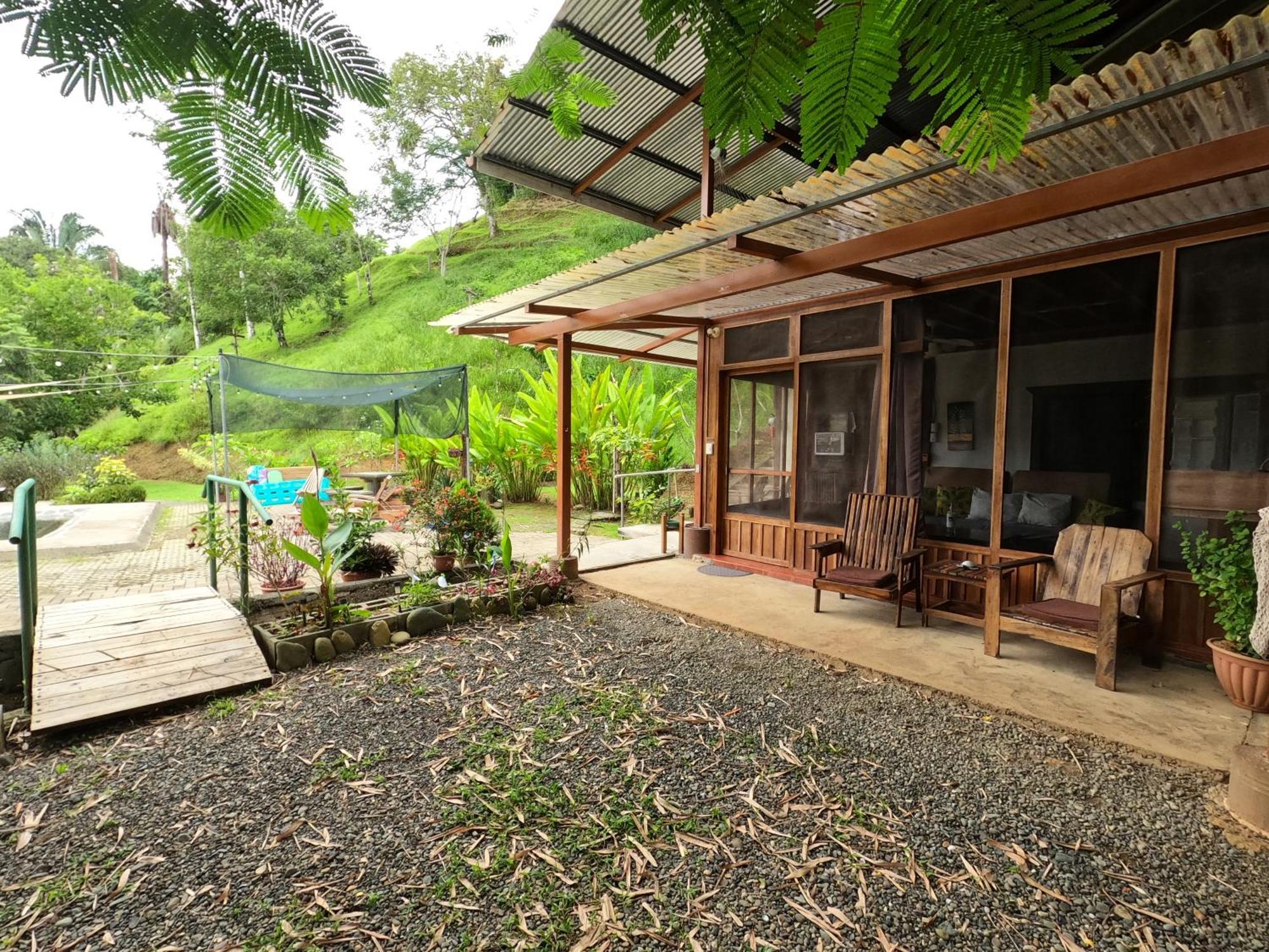 Bamboo River House And Hotel Dominical Eksteriør billede